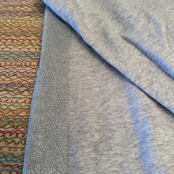 Lou & Grey Light Gray Silver Side Slit Crewneck Long Sleeve Sweatshirt size M - Picture 4 of 9